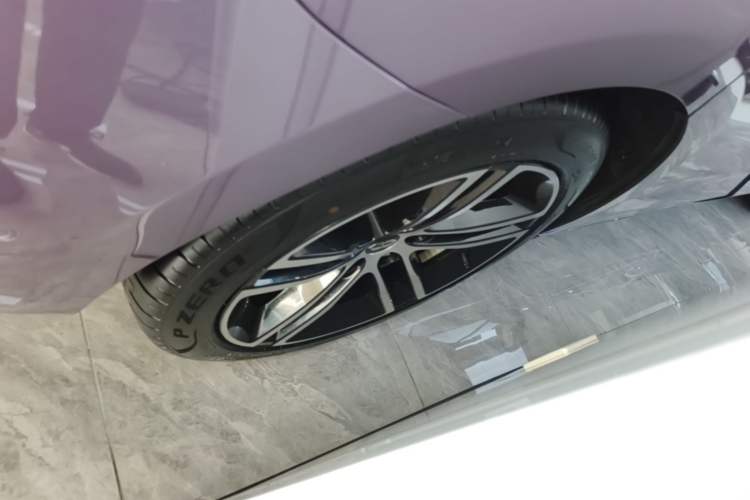Used Hima AITO M5 2025 Extended-Range Ultra All-Wheel-Drive Version Right Rear Wheel Hub