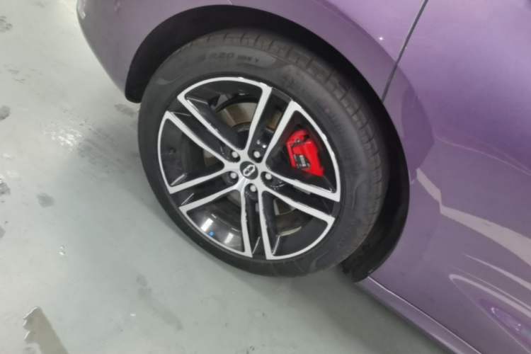 Used Hima AITO M5 2025 Extended-Range Ultra All-Wheel-Drive Version Right Rear Wheel Hub