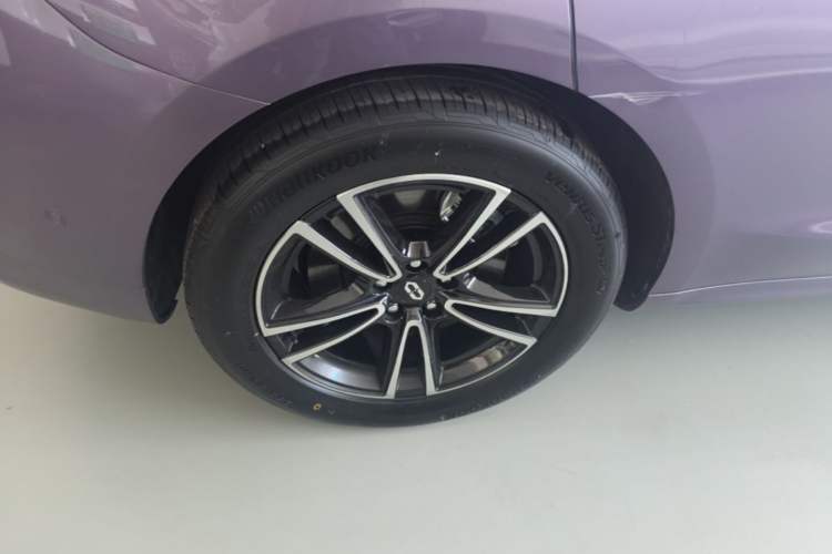 Used Hima AITO M5 2025 Extended-Range Ultra All-Wheel-Drive Version Right Rear Wheel Hub
