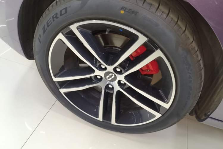 Used Hima AITO M5 2025 Extended-Range Ultra All-Wheel-Drive Version Right Rear Wheel Hub