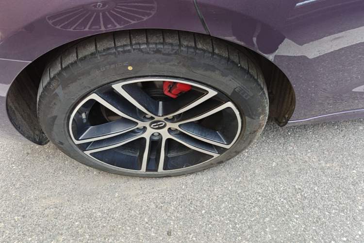 Used Hima AITO M5 2025 Extended-Range Ultra All-Wheel-Drive Version Right Rear Wheel Hub