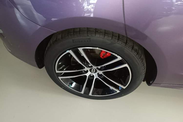 Used Hima AITO M5 2025 Extended-Range Ultra All-Wheel-Drive Version Right Rear Wheel Hub