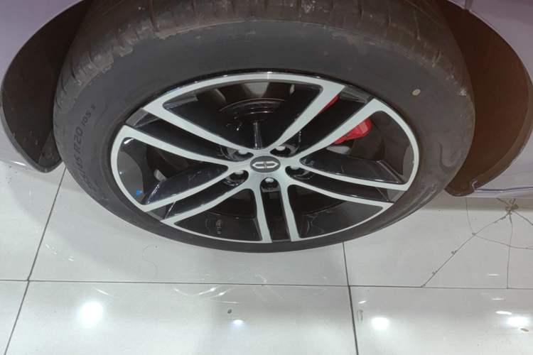 Used Hima AITO M5 2025 Extended-Range Ultra All-Wheel-Drive Version Right Rear Wheel Hub