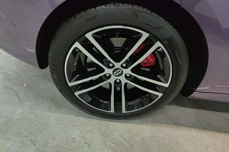 Used Hima AITO M5 2025 Extended-Range Ultra All-Wheel-Drive Version Right Rear Wheel Hub
