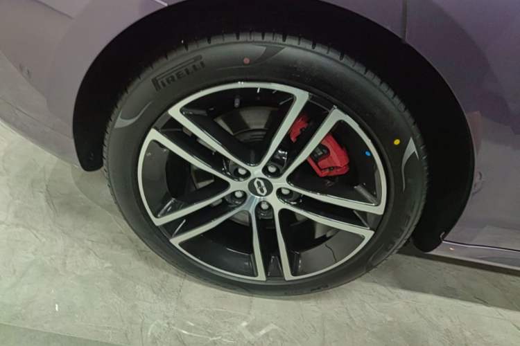 Used Hima AITO M5 2025 Extended-Range Ultra All-Wheel-Drive Version Right Rear Wheel Hub