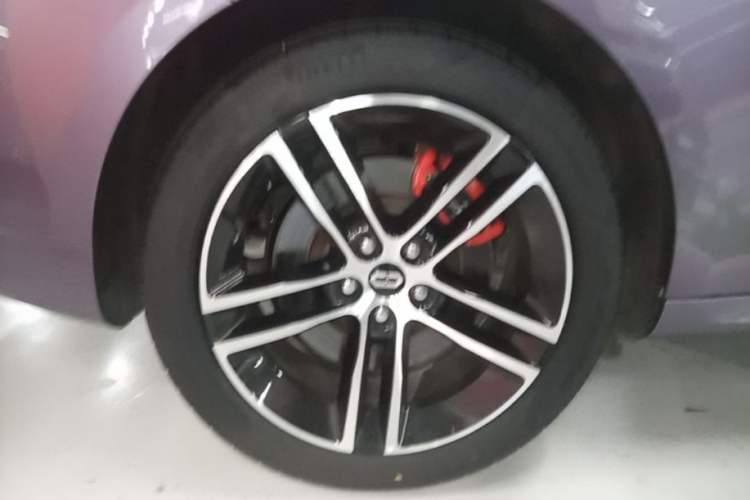 Used Hima AITO M5 2025 Extended-Range Ultra All-Wheel-Drive Version Right Rear Wheel Hub