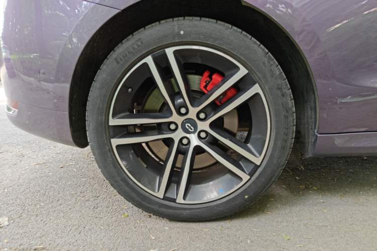 Used Hima AITO M5 2025 Extended-Range Ultra All-Wheel-Drive Version Right Rear Wheel Hub
