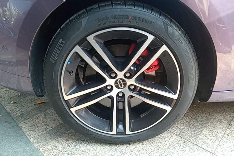 Used Hima AITO M5 2025 Extended-Range Ultra All-Wheel-Drive Version Right Rear Wheel Hub