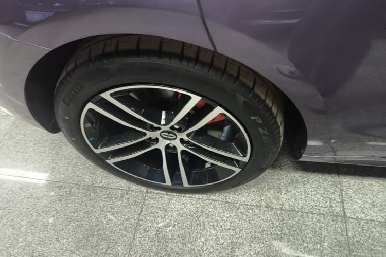 Used Hima AITO M5 2025 Extended-Range Ultra Rear-Wheel-Drive Version Right Rear Wheel Hub