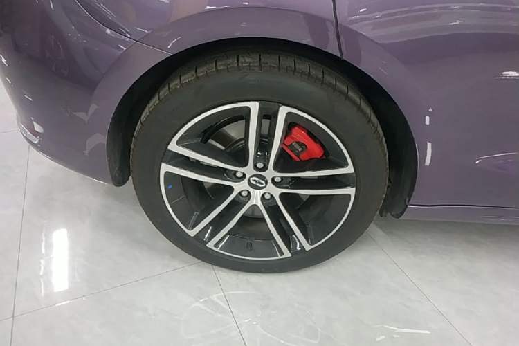 Used Hima AITO M5 2025 Extended-Range Ultra All-Wheel-Drive Version Right Rear Wheel Hub