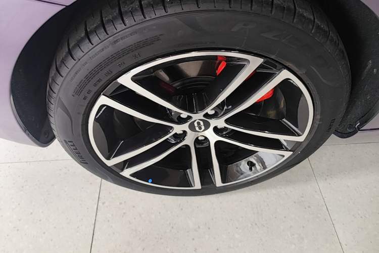 Used Hima AITO M5 2025 Extended-Range Ultra All-Wheel-Drive Version Right Rear Wheel Hub