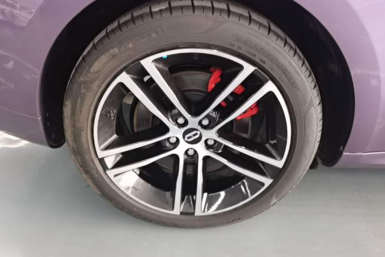 Used Hima AITO M5 2025 Extended-Range Ultra All-Wheel-Drive Version Right Rear Wheel Hub