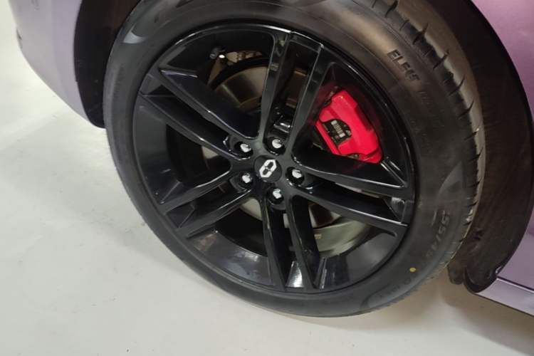 Used Hima AITO M5 2025 Extended-Range Ultra All-Wheel-Drive Version Right Rear Wheel Hub