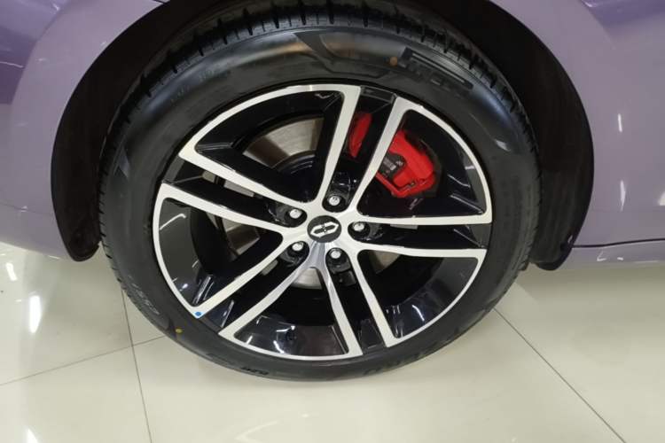 Used Hima AITO M5 2025 Extended-Range Ultra All-Wheel-Drive Version Right Rear Wheel Hub