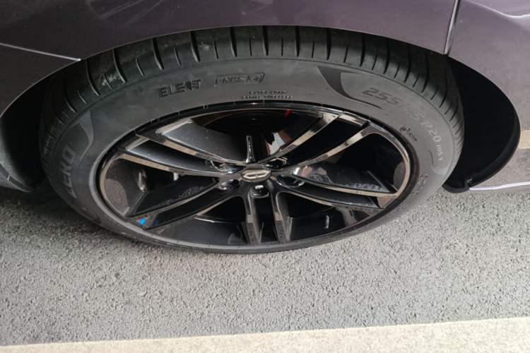Used Hima AITO M5 2025 Extended-Range Ultra All-Wheel-Drive Version Right Rear Wheel Hub