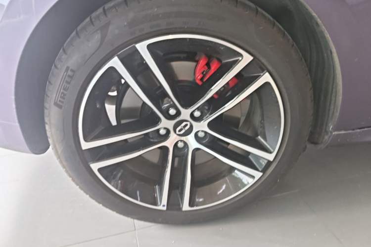 Used Hima AITO M5 2025 Extended-Range Ultra All-Wheel-Drive Version Right Rear Wheel Hub