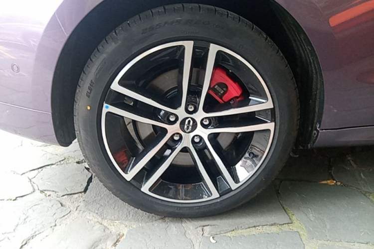 Used Hima AITO M5 2025 Extended-Range Ultra All-Wheel-Drive Version Right Rear Wheel Hub