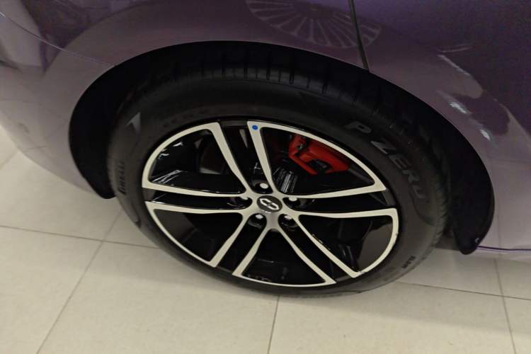 Used Hima AITO M5 2025 Extended-Range Ultra All-Wheel-Drive Version Right Rear Wheel Hub