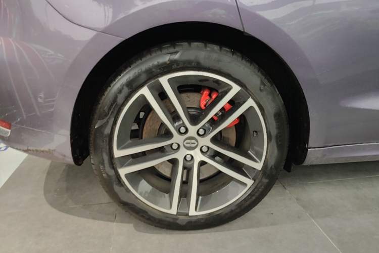 Used Hima AITO M5 2025 Extended-Range Ultra All-Wheel-Drive Version Right Rear Wheel Hub