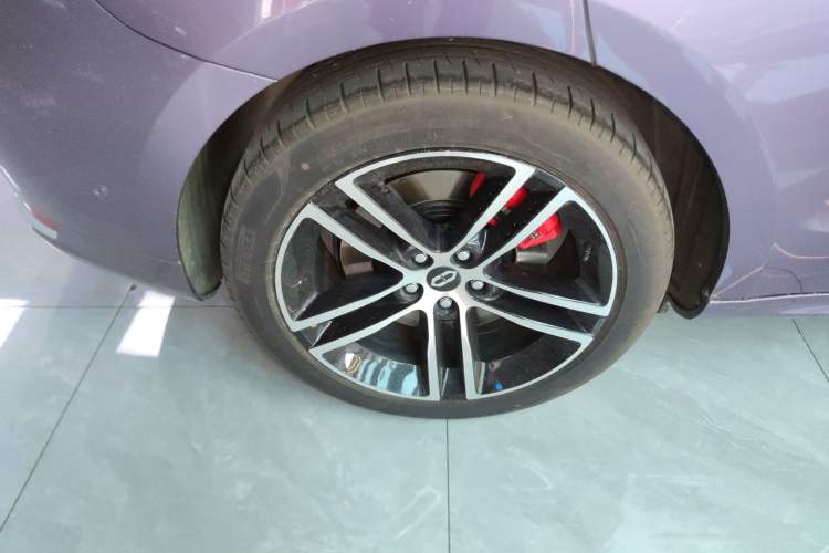 Used Hima AITO M5 2025 Extended-Range Ultra All-Wheel-Drive Version Right Rear Wheel Hub