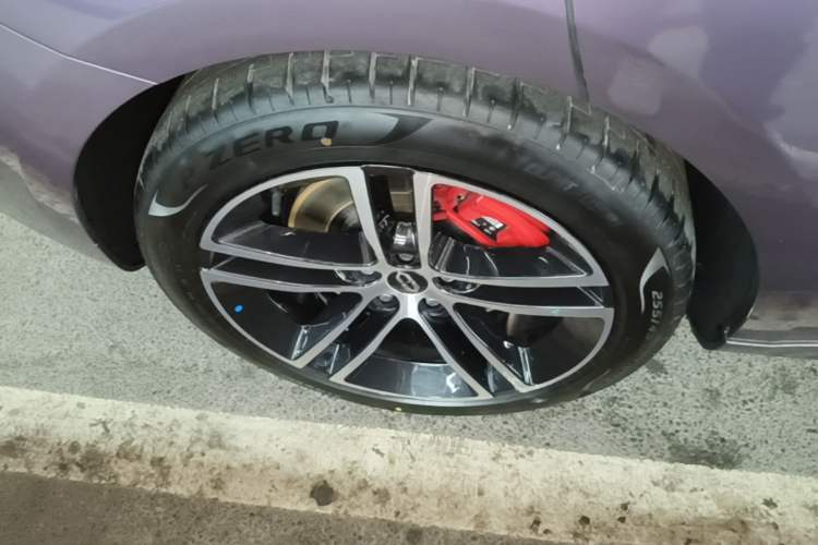 Used Hima AITO M5 2025 Extended-Range Ultra All-Wheel-Drive Version Right Rear Wheel Hub