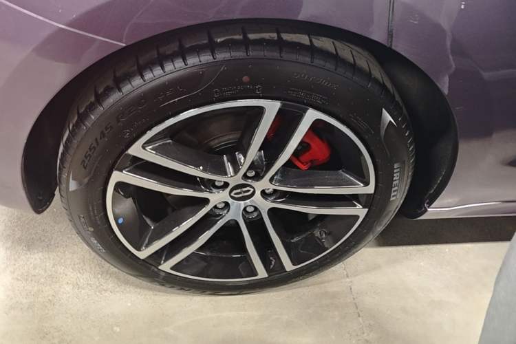 Used Hima AITO M5 2025 Extended-Range Ultra All-Wheel-Drive Version Right Rear Wheel Hub