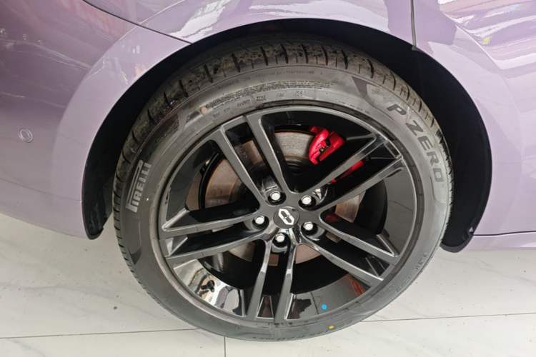 Used Hima AITO M5 2025 Extended-Range Ultra All-Wheel-Drive Version Right Rear Wheel Hub