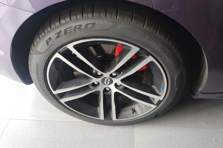 Used Hima AITO M5 2025 Extended-Range Ultra All-Wheel-Drive Version Right Rear Wheel Hub