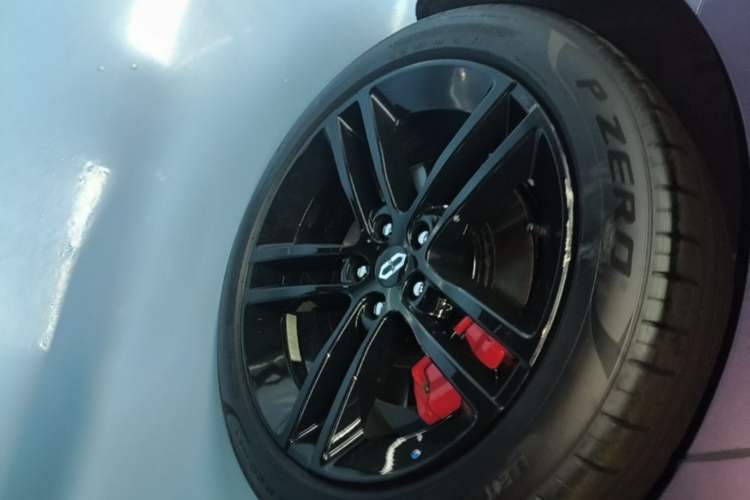 Used Hima AITO M5 2025 Extended-Range Ultra All-Wheel-Drive Version Right Rear Wheel Hub