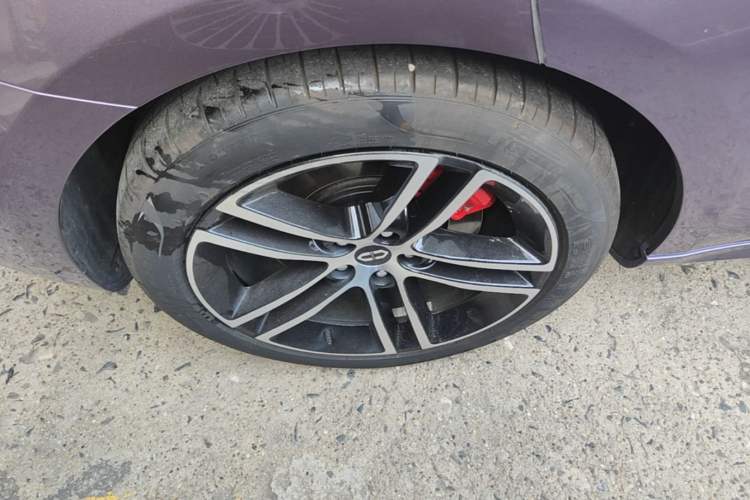 Used Hima AITO M5 2025 Extended-Range Ultra All-Wheel-Drive Version Right Rear Wheel Hub