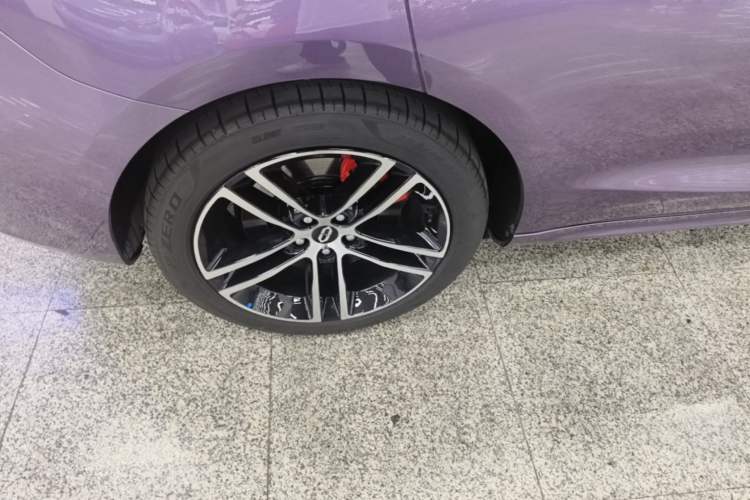 Used Hima AITO M5 2025 Extended-Range Ultra All-Wheel-Drive Version Right Rear Wheel Hub