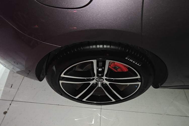 Used Hima AITO M5 2025 Extended-Range Ultra All-Wheel-Drive Version Right Rear Wheel Hub