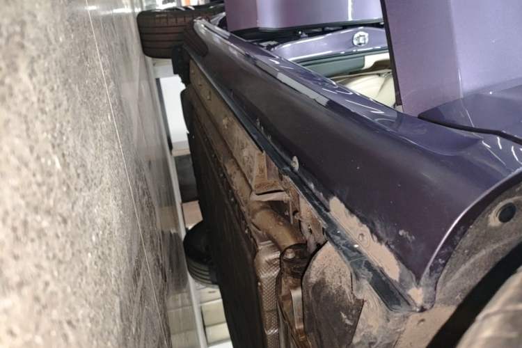 Used Hima AITO M5 2025 Extended-Range Ultra All-Wheel-Drive Version Right Side Sill