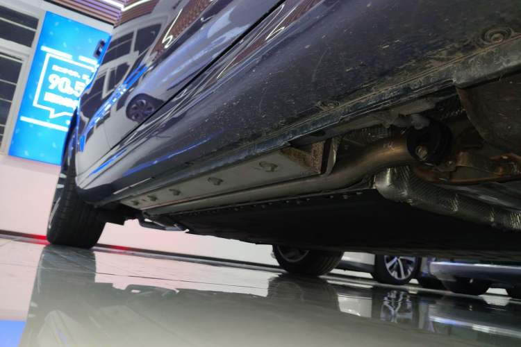 Used Hima AITO M5 2025 Extended-Range Ultra All-Wheel-Drive Version Right Side Sill