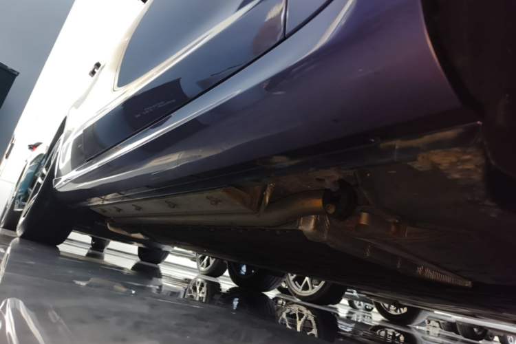 Used Hima AITO M5 2025 Extended-Range Ultra All-Wheel-Drive Version Right Side Sill