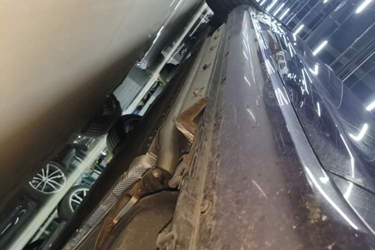 Used Hima AITO M5 2025 Extended-Range Ultra All-Wheel-Drive Version Right Side Sill