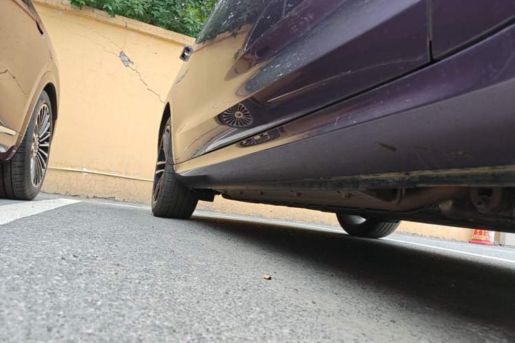 Used Hima AITO M5 2025 Extended-Range Ultra All-Wheel-Drive Version Right Side Sill