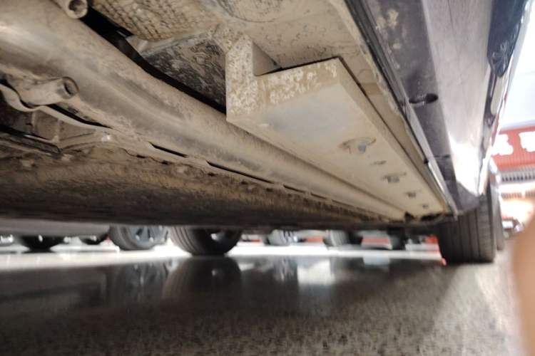 Used Hima AITO M5 2025 Extended-Range Ultra All-Wheel-Drive Version Right Side Sill