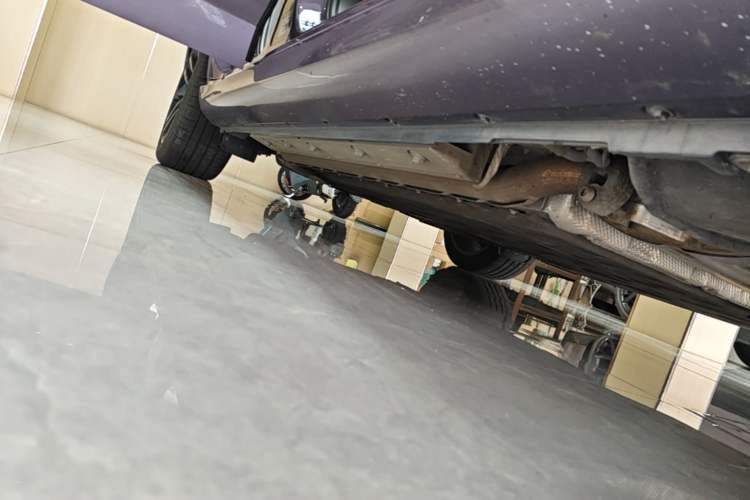 Used Hima AITO M5 2025 Extended-Range Ultra All-Wheel-Drive Version Right Side Sill