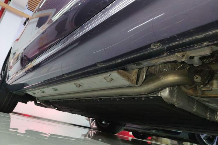 Used Hima AITO M5 2025 Extended-Range Ultra All-Wheel-Drive Version Right Side Sill