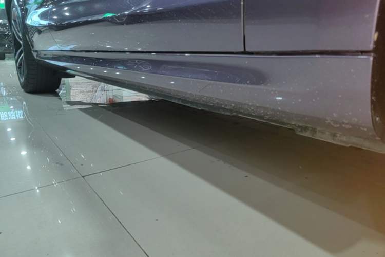 Used Hima AITO M5 2025 Extended-Range Ultra All-Wheel-Drive Version Right Side Sill