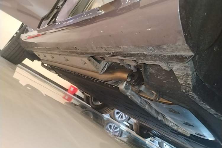 Used Hima AITO M5 2025 Extended-Range Ultra All-Wheel-Drive Version Right Side Sill