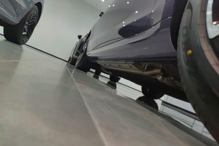 Used Hima AITO M5 2025 Extended-Range Ultra All-Wheel-Drive Version Right Side Sill