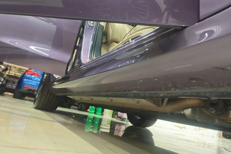 Used Hima AITO M5 2025 Extended-Range Ultra All-Wheel-Drive Version Right Side Sill