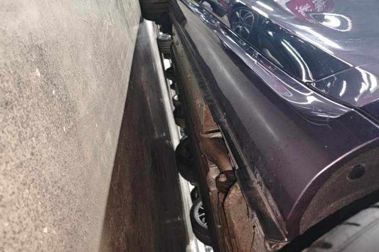 Used Hima AITO M5 2025 Extended-Range Ultra All-Wheel-Drive Version Right Side Sill