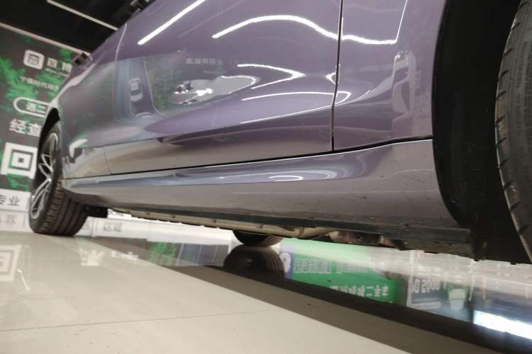 Used Hima AITO M5 2025 Extended-Range Ultra All-Wheel-Drive Version Right Side Sill
