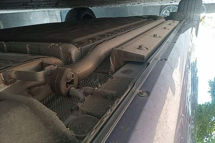 Used Hima AITO M5 2025 Extended-Range Ultra All-Wheel-Drive Version Right Side Sill