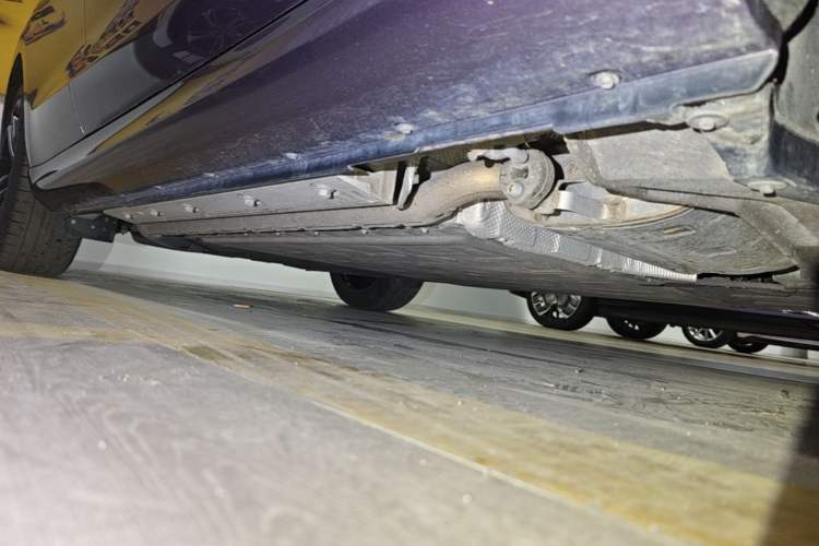Used Hima AITO M5 2025 Extended-Range Ultra All-Wheel-Drive Version Right Side Sill