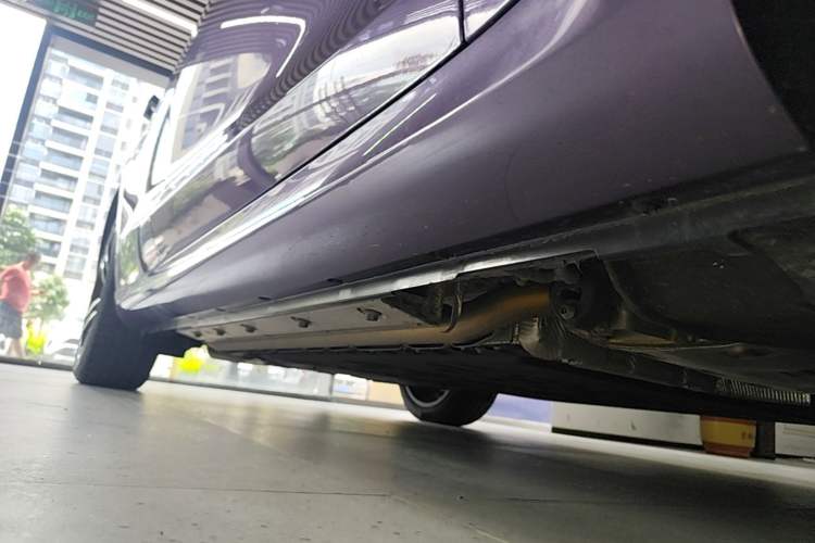 Used Hima AITO M5 2025 Extended-Range Ultra All-Wheel-Drive Version Right Side Sill
