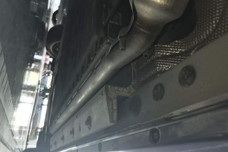 Used Hima AITO M5 2025 Extended-Range Ultra All-Wheel-Drive Version Right Side Sill